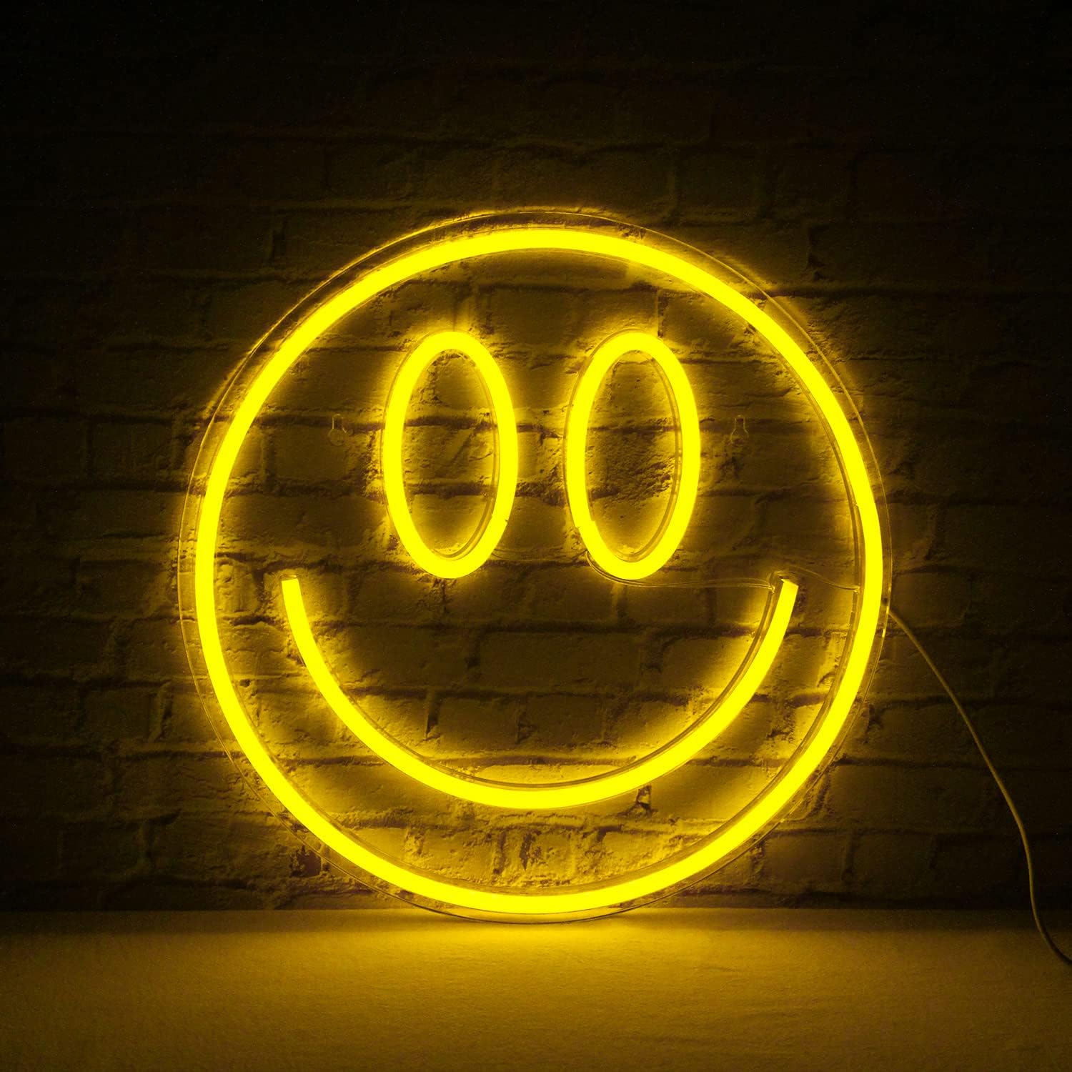 Smiley φωτεινή επιγραφή LED στον τοίχο